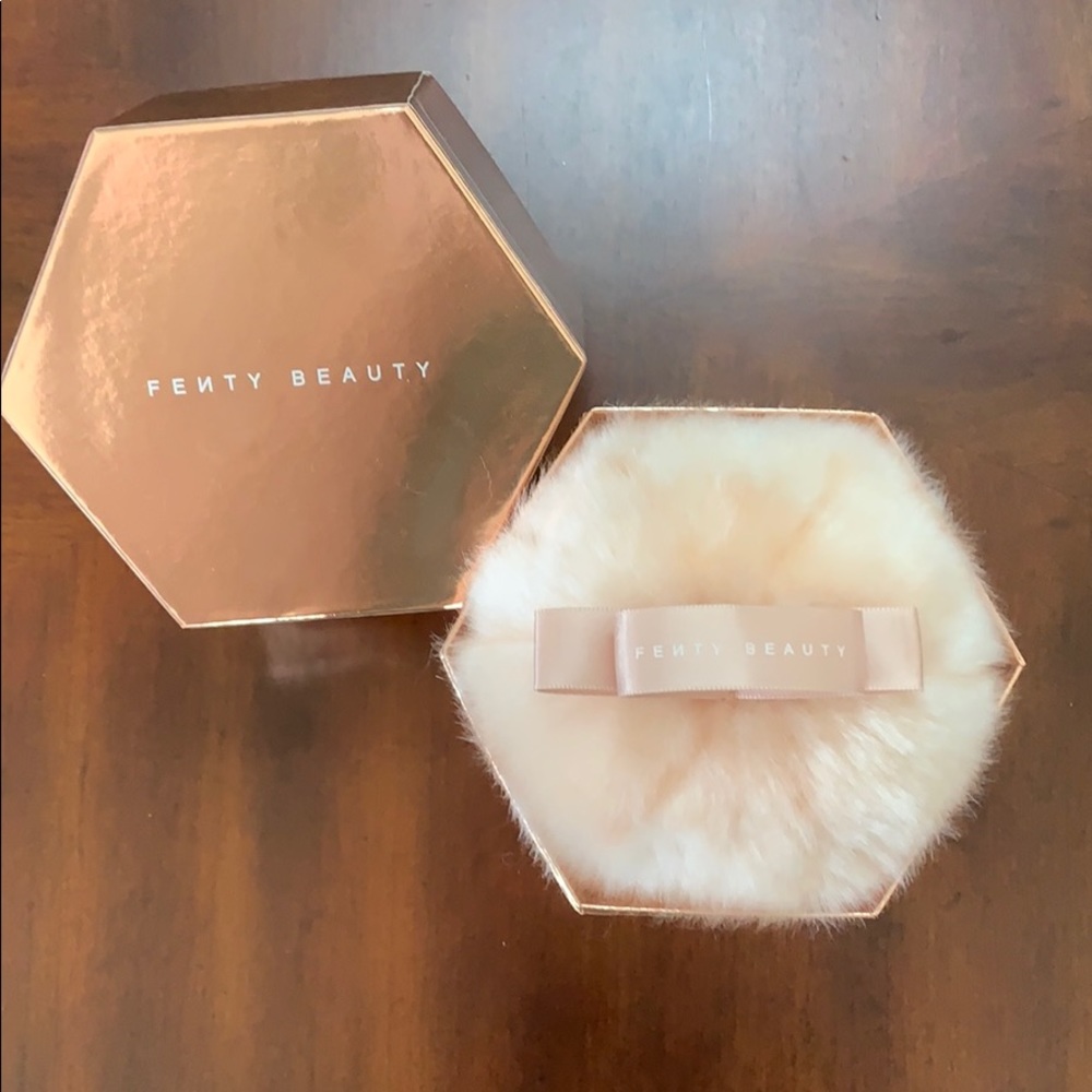 Fenty Beauty Fairy Bomb Glittering Pom Pom